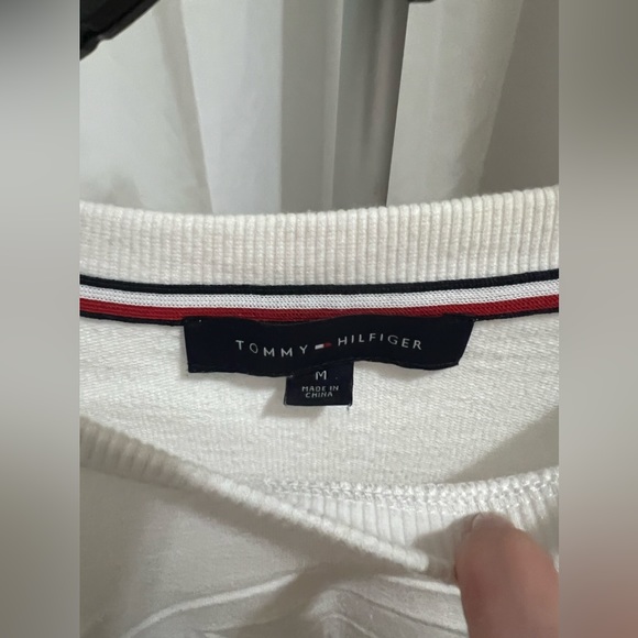 TOMMY HILFIGER EMBROIDERED TOMMY LOGO WHITE SWEATSHIRT Size Medium (8-10… - Picture 5 of 11
